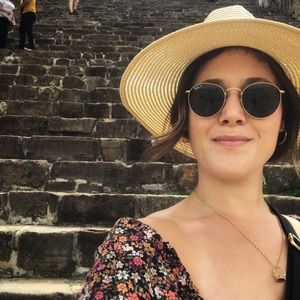 Meet your Posher, Eleni